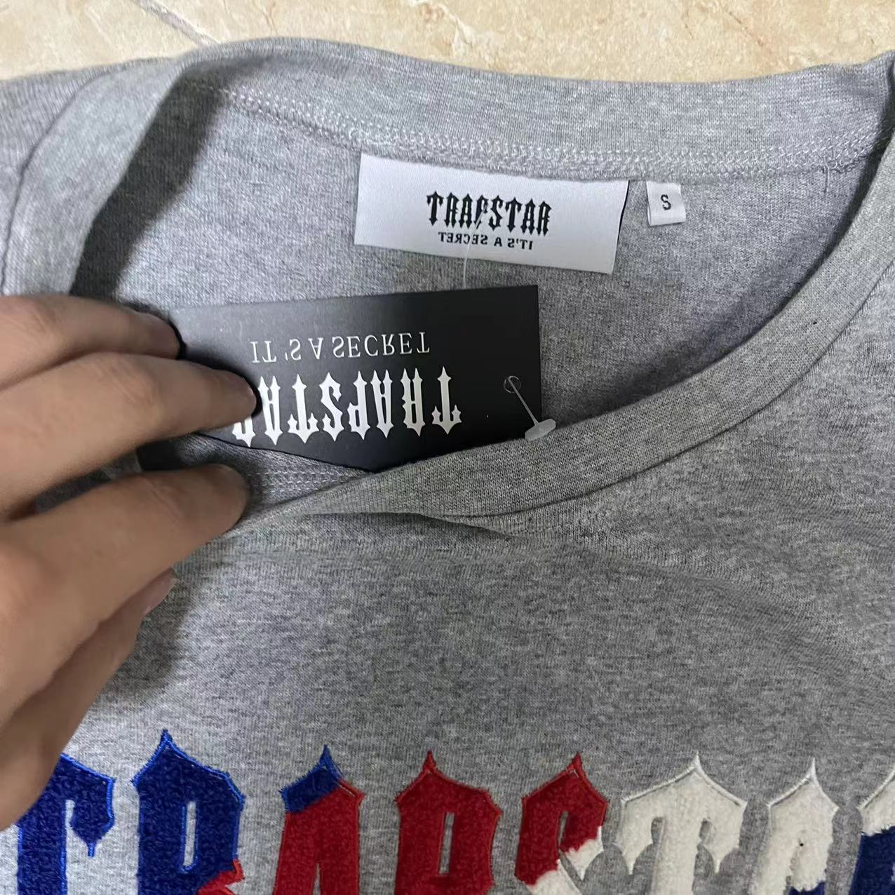 TRAPSTAR TEE T SHIRT LETTER EMBROIDERY (GRAY BLUE RED)